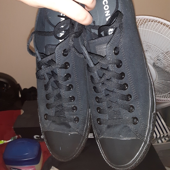 All black Converse - Picture 2 of 2